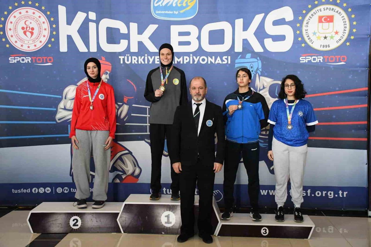 SAKARYA BÜYÜKŞEHİR BELEDİYESİ SPOR KULÜBÜ SPORCULARI, KATILDIKLARI TÜRKİYE KİCK BOKS ŞAMPİYONASI...