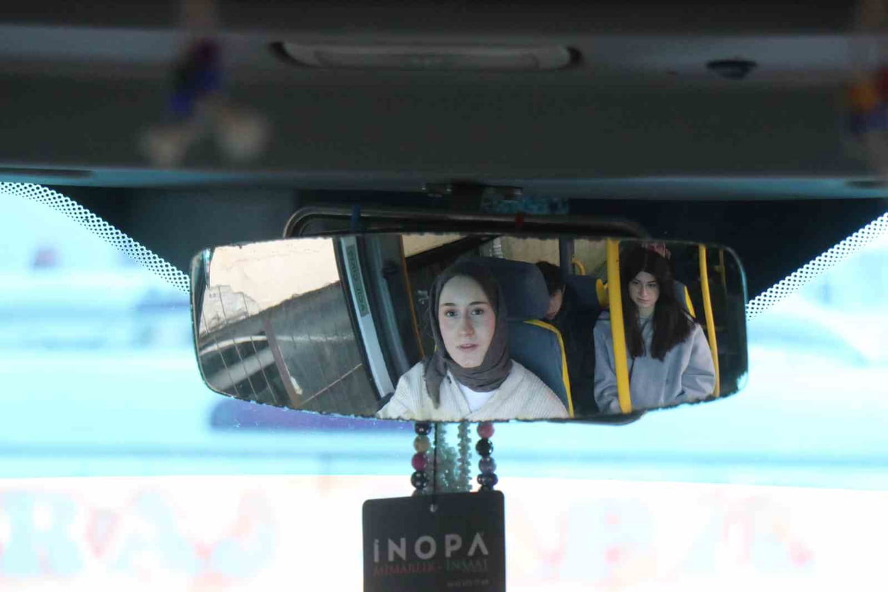 SAKARYA’DA 22 YAŞINDAKİ EBELİK ÖĞRENCİSİ, ÇOCUK YAŞTA BABASININ YANINDA MUAVİNLİK YAPARAK...