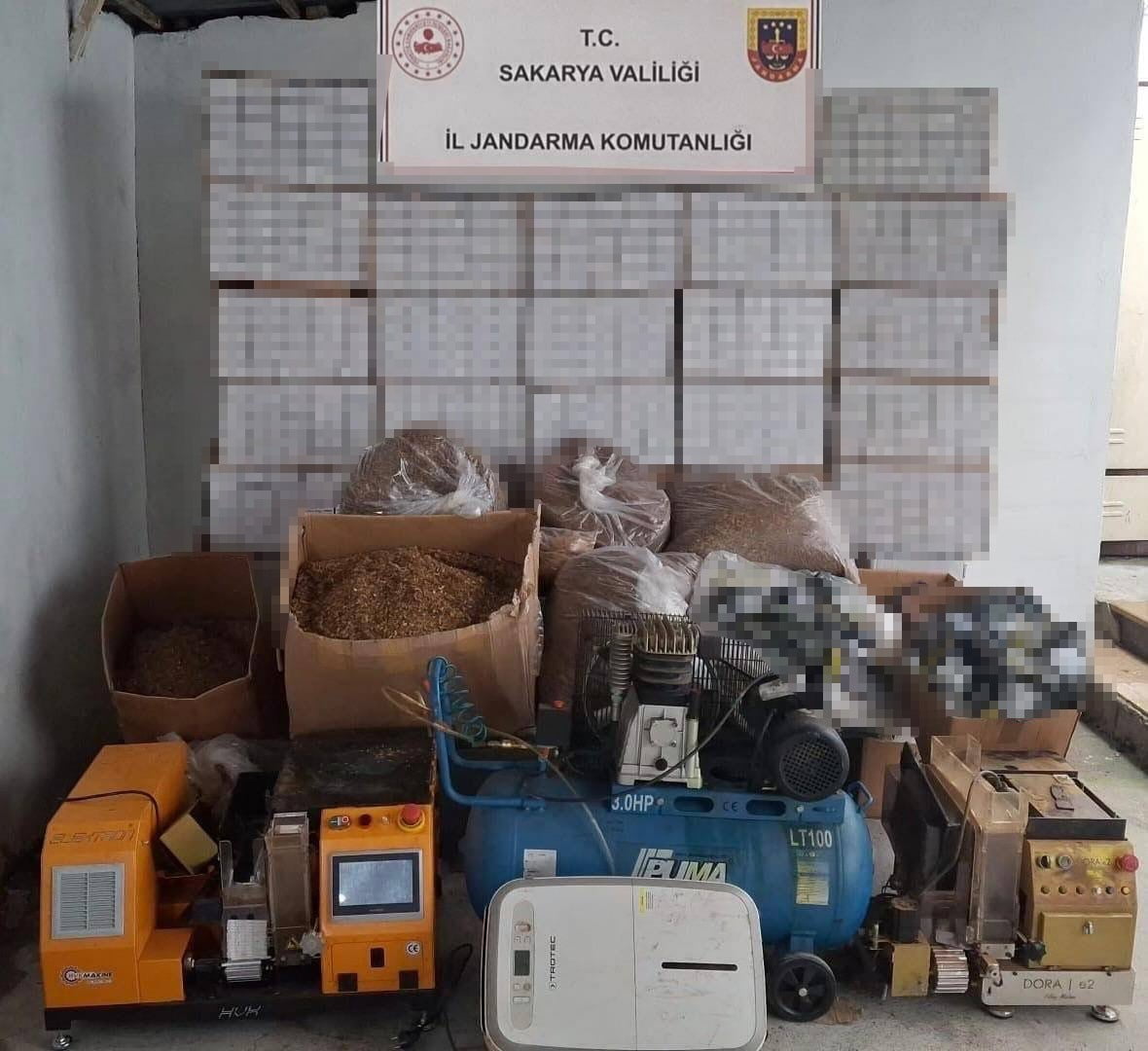 SAKARYA’DA KAÇAKÇILIK SUÇLARIYLA MÜCADELE KAPSAMINDA JANDARMA EKİPLERİNCE GERÇEKLEŞTİRİLEN...