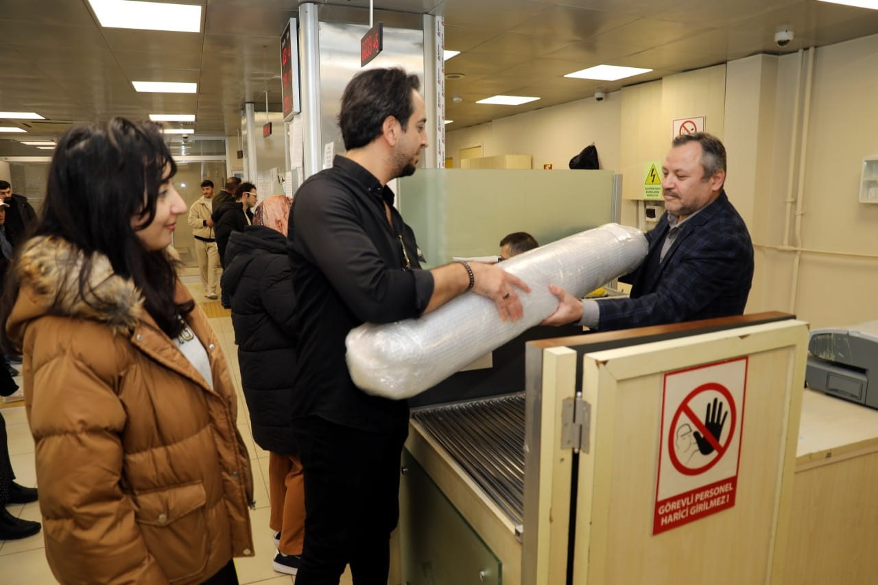 SAKARYA’NIN KARASU İLÇESİNDE İKAMET EDEN RESSAM UĞUR AYDIN, EŞİ SİBEL KARALAR AYDIN İLE BİRLİKTE...