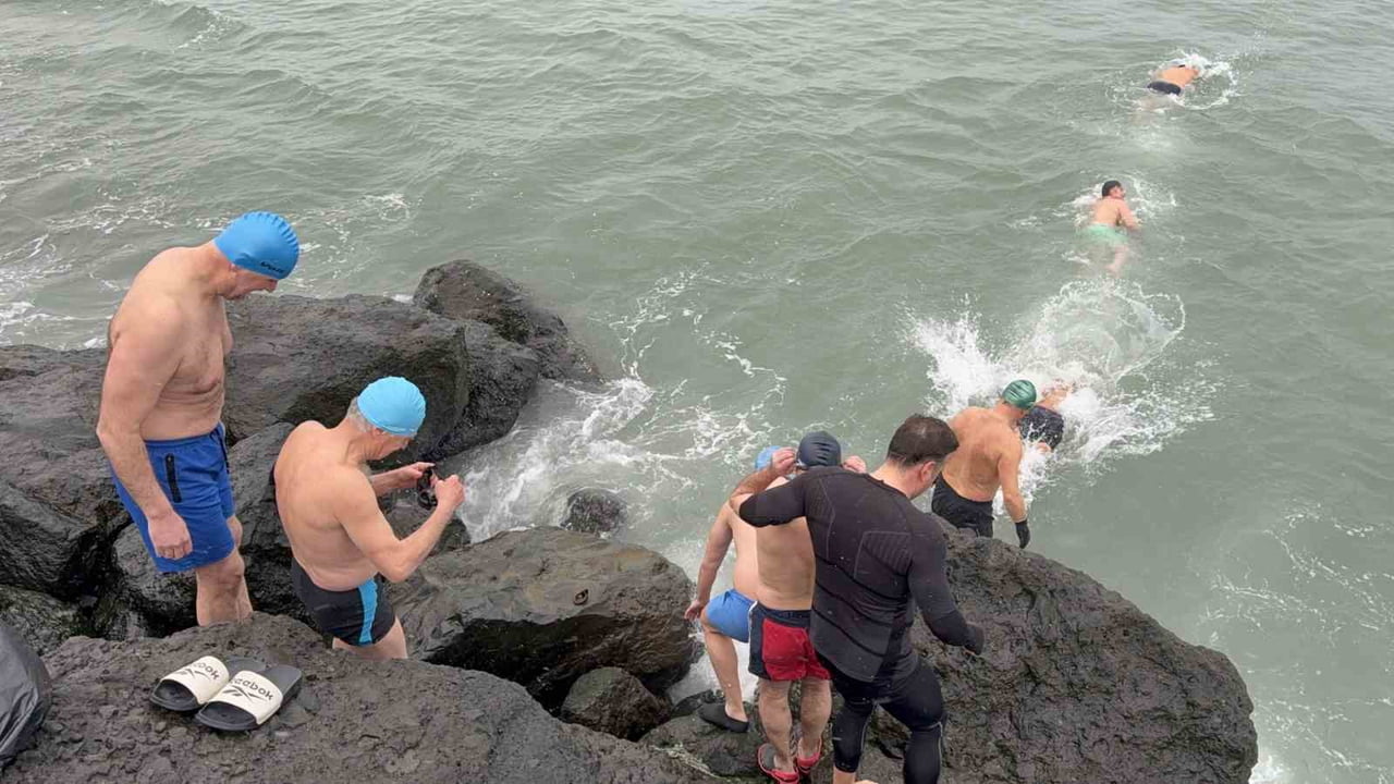 SAMSUN'DA FARKLI YAŞ VE MESLEK GRUPLARINDAN OLUŞAN YAKLAŞIK 10 KİŞİLİK BİR ARKADAŞ GRUBU, YENİ...
