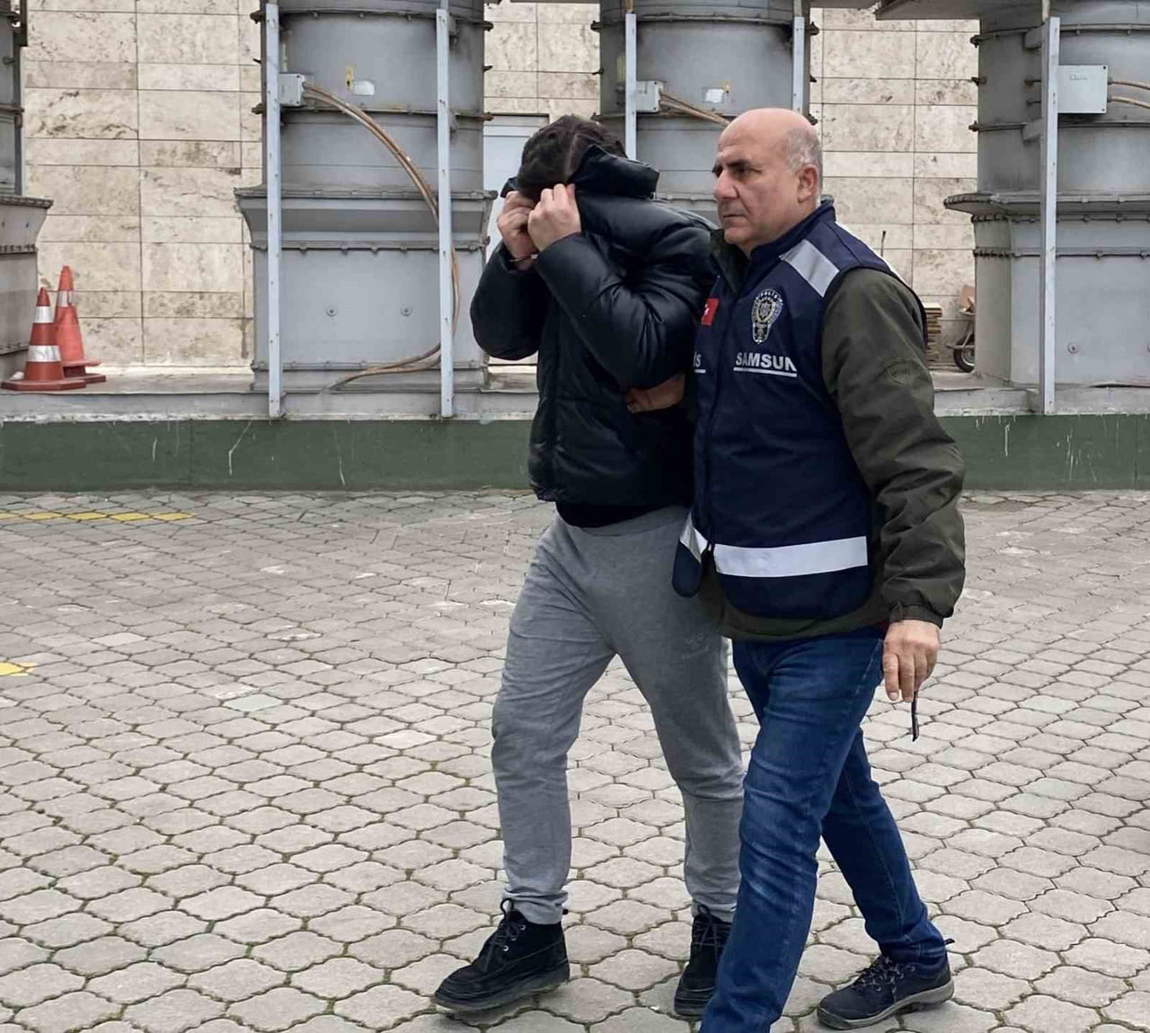 SAMSUN'DA O. A. (37) İSİMLİ ERKEK ŞAHIS, ESKİ KIZ ARKADAŞINI DARP ETTİĞİ İDDİASIYLA GÖZALTINA...