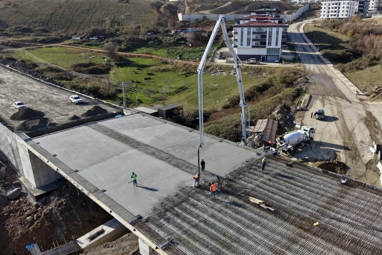 SAMSUN BÜYÜKŞEHİR BELEDİYE BAŞKANI HALİT DOĞAN, RECEP TAYYİP ERDOĞAN BULVARI ÜZERİNDE YAPIMI SÜREN...