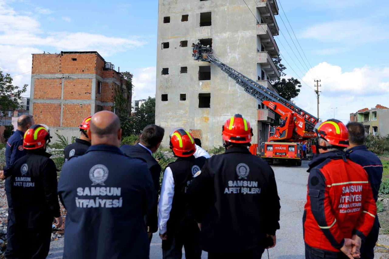 SAMSUN BÜYÜKŞEHİR BELEDİYESİ İTFAİYE EKİPLERİ; DOĞAL AFETLERDEN YANGINLARA, KAZALARDAN ARAMA...