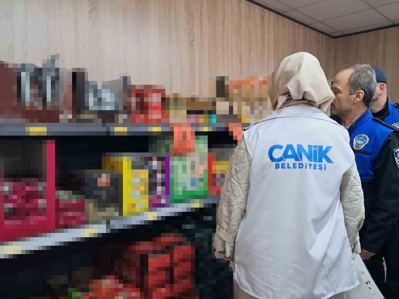 SAMSUN CANİK BELEDİYESİ ZABITA MÜDÜRLÜĞÜ EKİPLERİ, ZİNCİR MARKETLERE YÖNELİK DENETİMLERİNE...