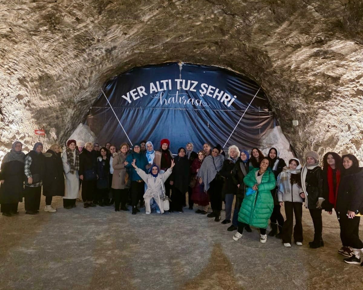 SAMSUN’DAN ÇANKIRI’YI ZİYARET EDEN YERLİ TURİST KAFİLESİ, KENTİN TARİHİ VE KÜLTÜREL GÜZELLİKLERİNE...