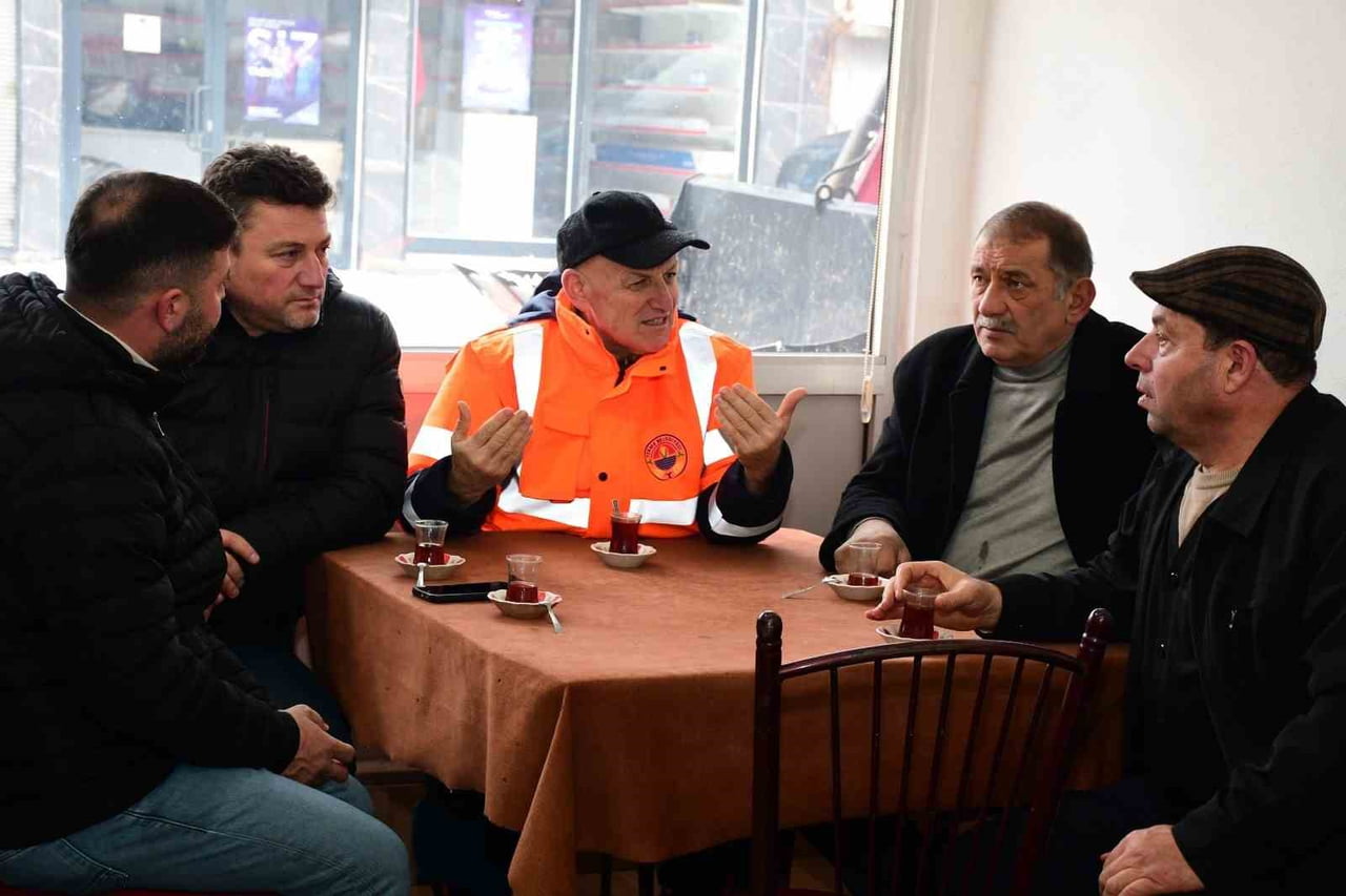 SAMSUN TERME BELEDİYE BAŞKANI ŞENOL KUL, YOĞUN KAR YAĞIŞININ ETKİLİ OLDUĞU YERLERDE EKİPLERİN...