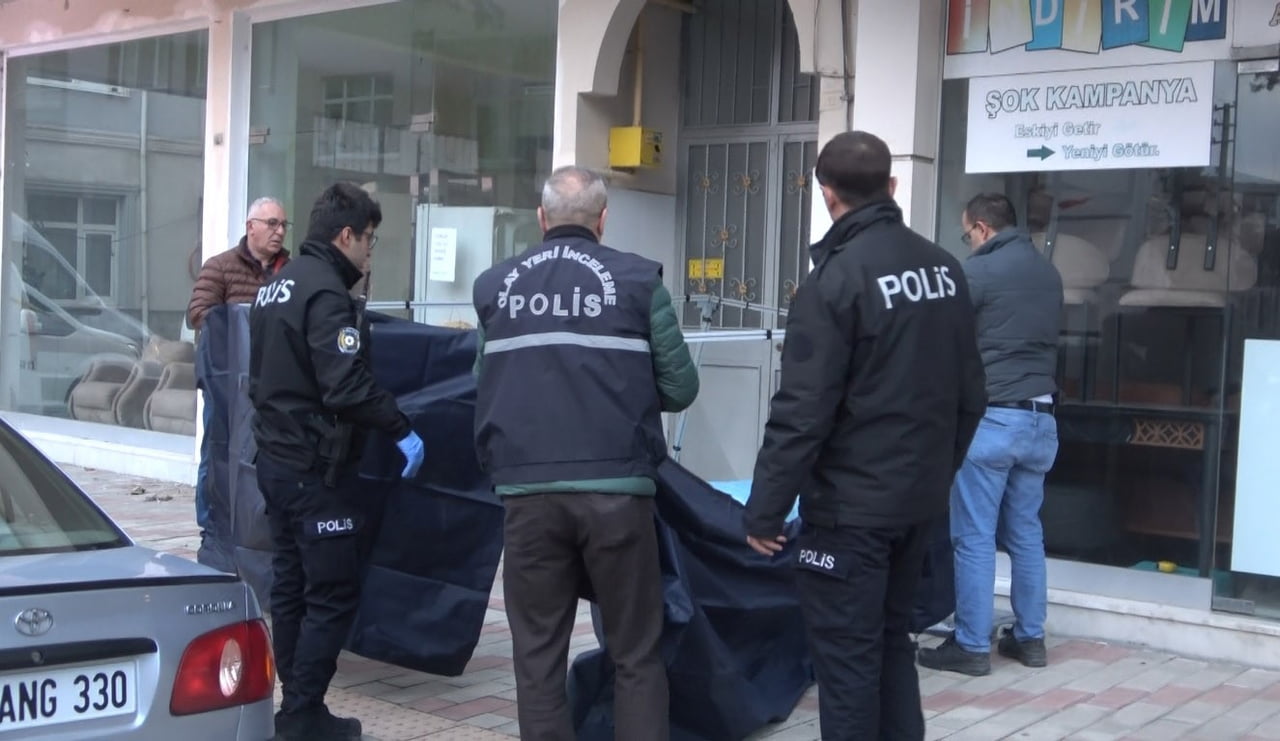 SAMSUN’UN BAFRA İLÇESİNDE DARP EDİLEN BİR KİŞİ, APARTMAN GİRİŞİNDE ÖLÜ BULUNDU