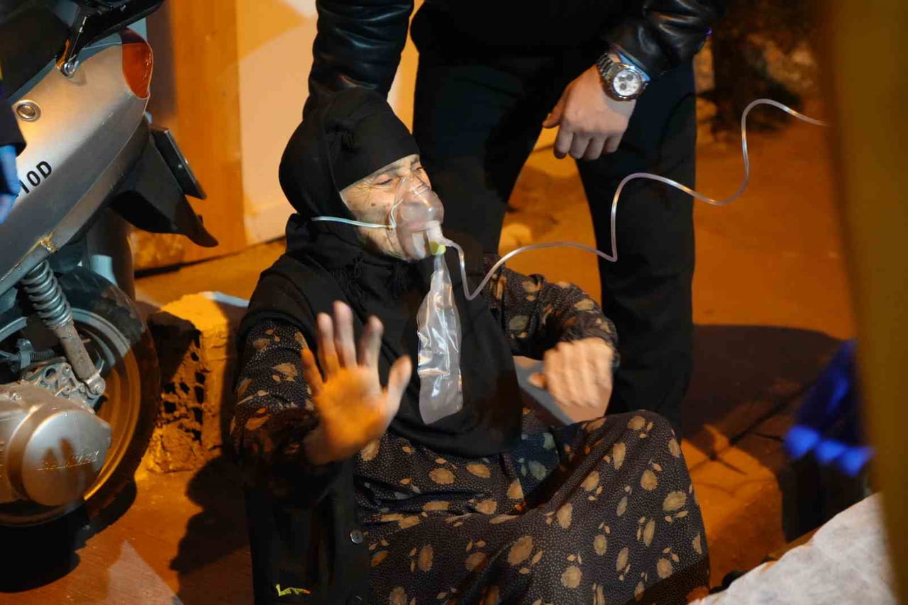 SAMSUN’UN İLKADIM İLÇESİNDE ÜÇ KATLI BİR BİNANIN BODRUM KATINDA ÇIKAN YANGIN PANİĞE NEDEN OLDU....