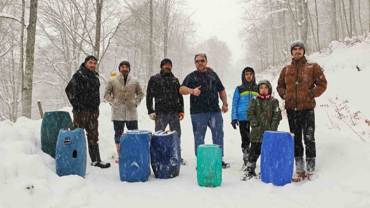 SAMSUN’UN YÜKSEK KESİMLERİNDE ETKİLİ OLAN YOĞUN KAR YAĞIŞI, VATANDAŞLARA EĞLENCELİ ANLAR YAŞATTI....
