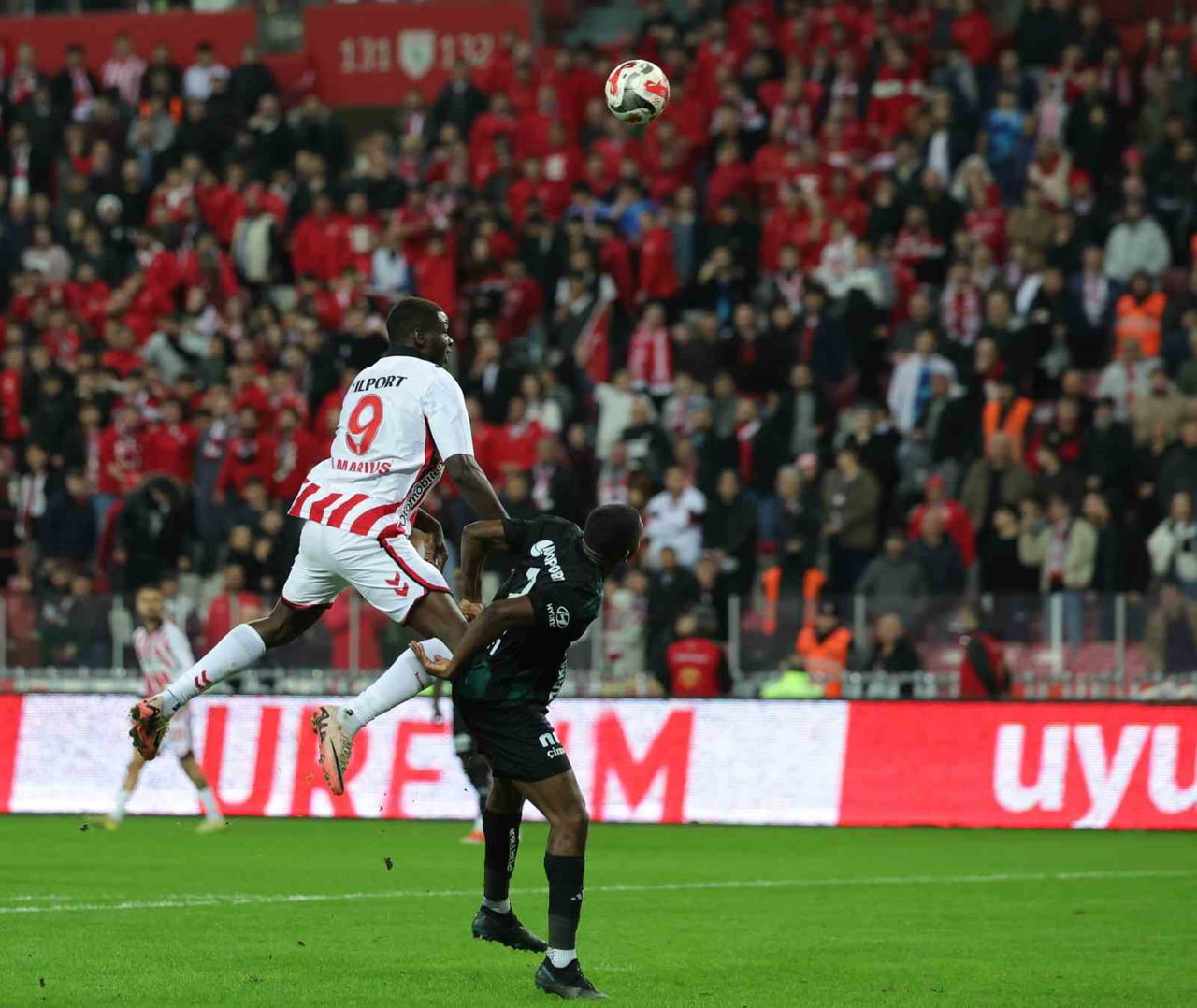 SAMSUNSPOR - KOCAELİSPOR MAÇININ İKİNCİ YARISINDAN KARELER.