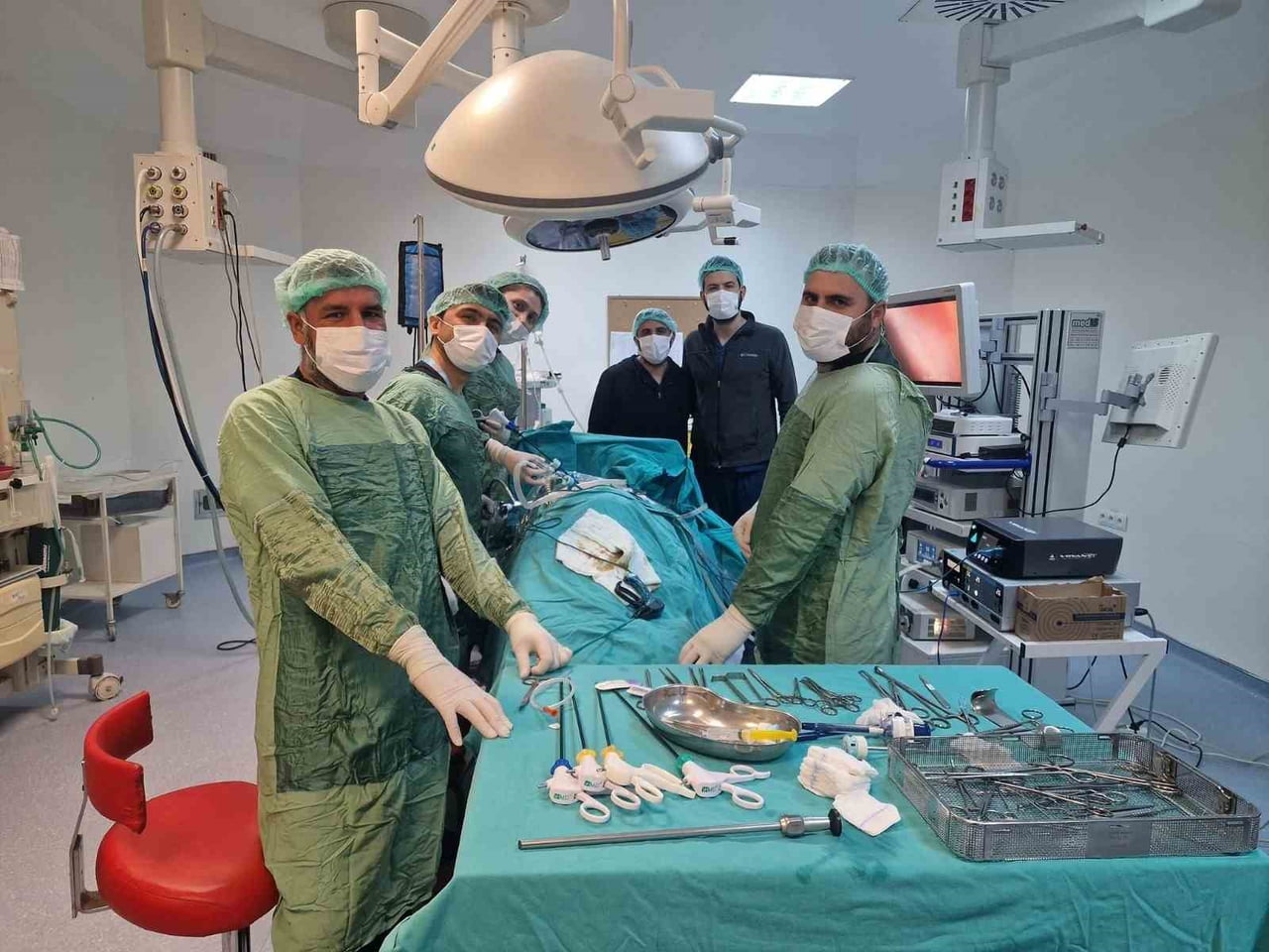 ŞANLIURFA’DA 10 SANTİMETRELİK BÖBREK KİSTİ KAPALI YÖNTEMLE ALINDI