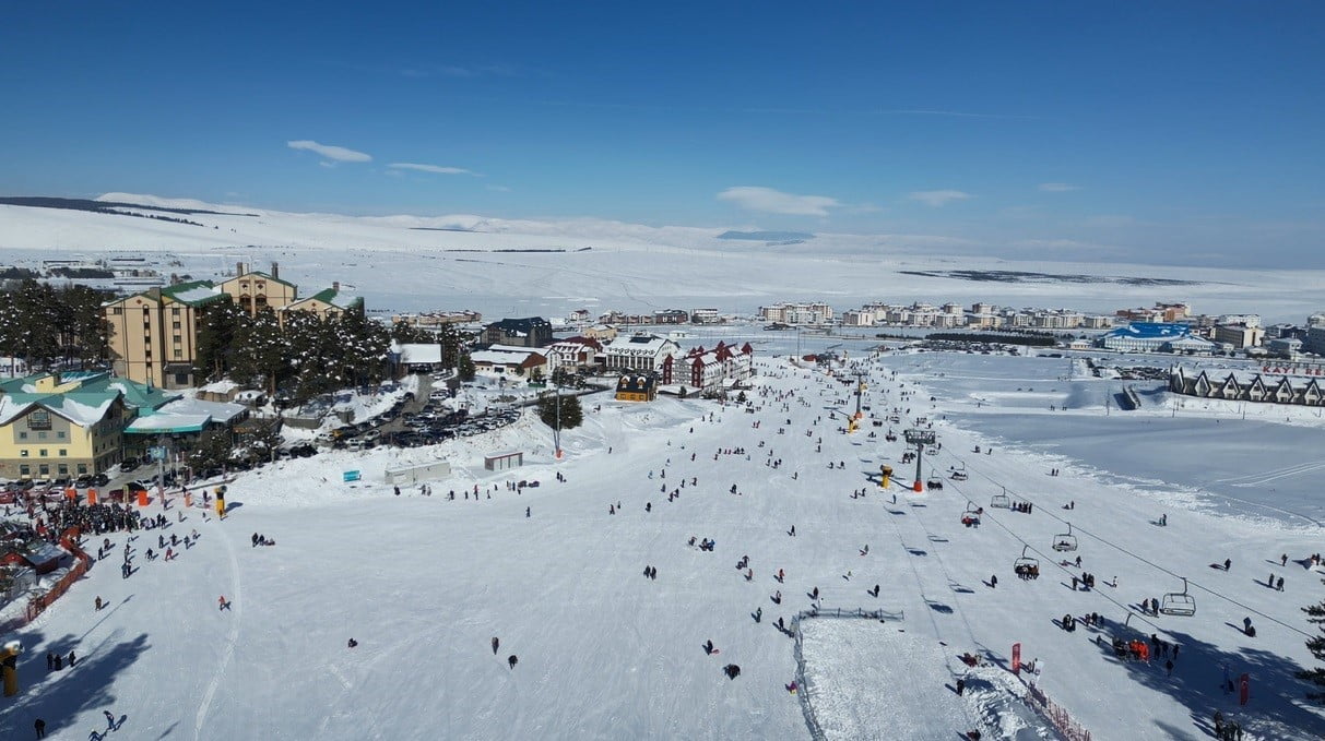 SARIKAMIŞ KAYAK MERKEZİ DOLDU TAŞTI(KARS-İHA)
