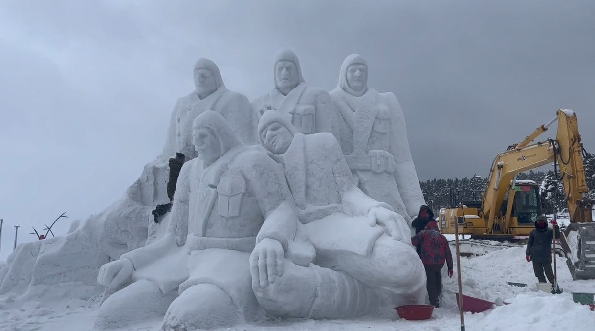 SARIKAMIŞ’TA KARDAN HEYKELLERİN YAPIMI TAMAMLANDI(KARS-İHA)