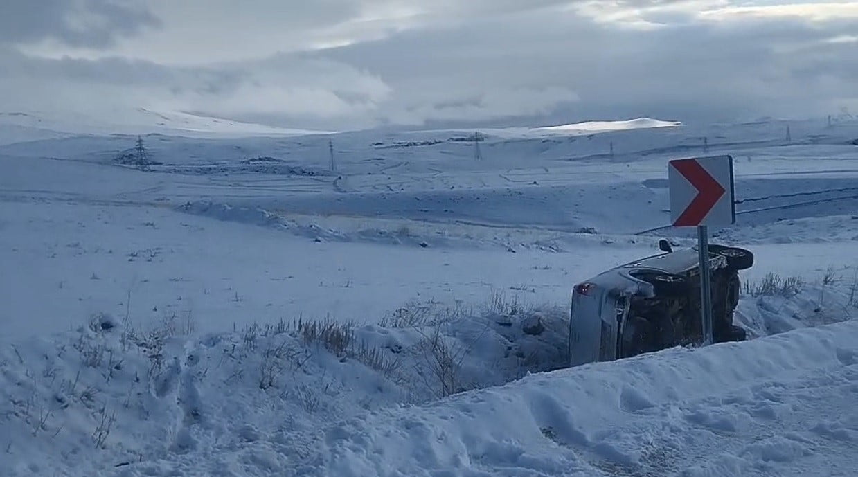 SARIKAMIŞ’TA OTOMOBİL TAKLA ATTI: 1 YARALI(KARS-İHA)