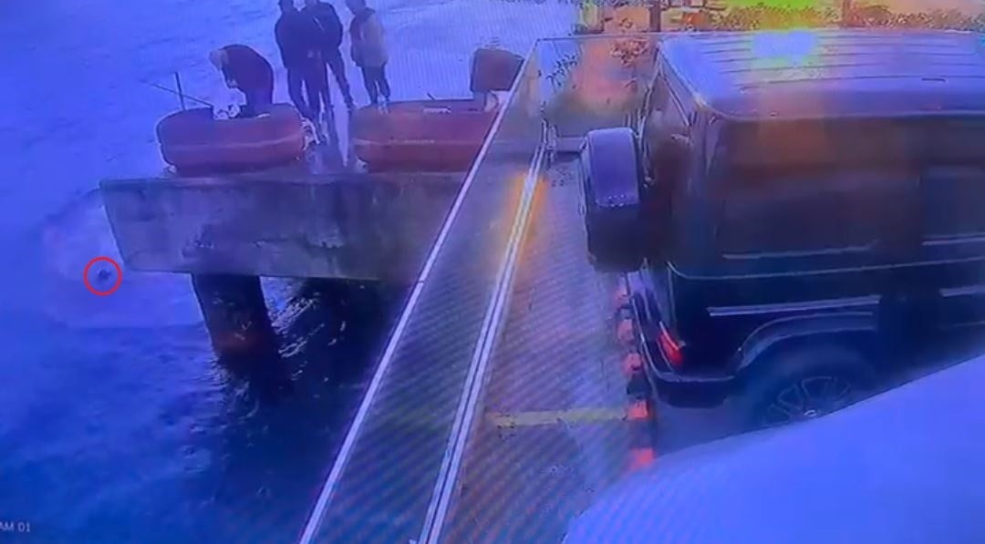 SARIYER'DE SAHİL KENARINDA MOTOSİKLETİYLE SEYİR HALİNDE OLAN GENCİN DENİZE DÜŞEREK HAYATINI...