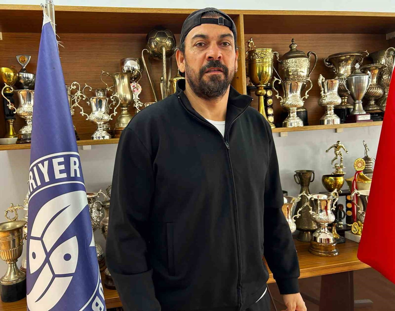 SARIYER TEKNİK DİREKTÖRÜ SERVET ÇETİN, 7 FUTBOLCU YOLLARINI AYIRDIKLARINI VE HALA TAKVİYE...