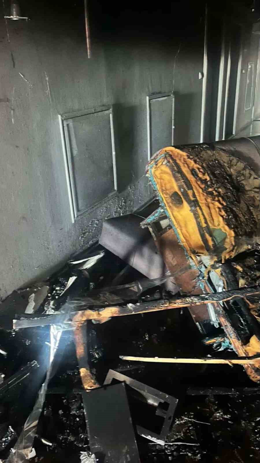 ŞARKICI VE OYUNCU GÖKHAN GÜNEY’İN OĞLU SELİM GÜNEYLE BİR SÜRE EVLİ KALAN ECE GÜNEY’İN KALDIĞI EV...