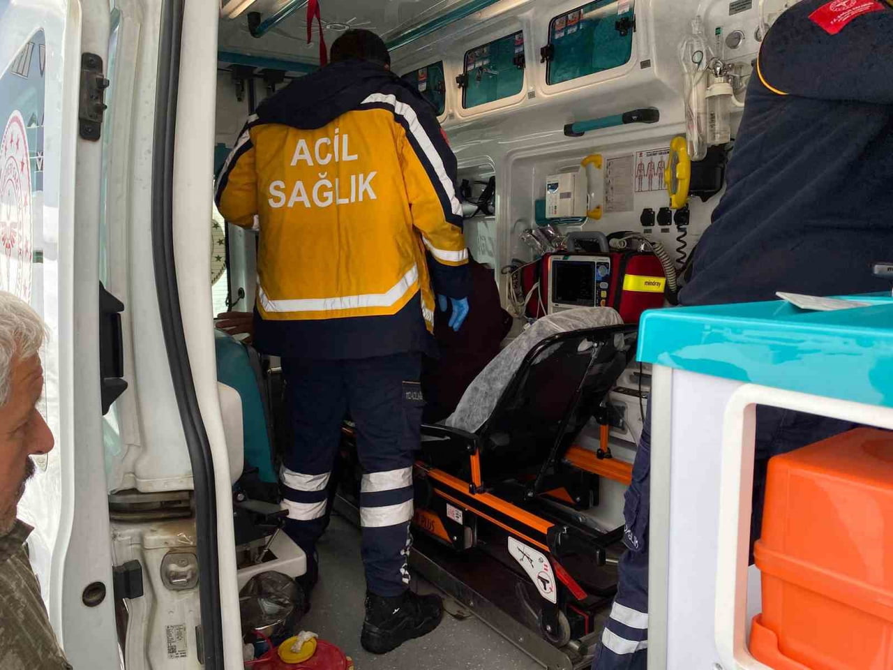 SASON’DA KAR KIŞ DEMEDEN HAYAT KURTARMA OPERASYONU