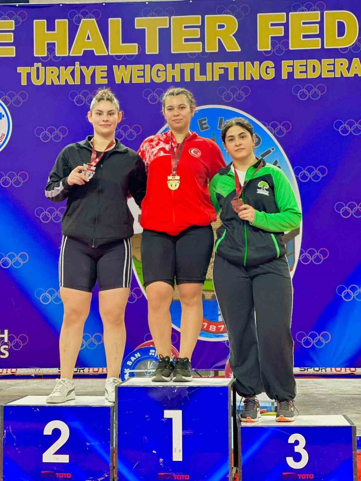 ŞEHİTKAMİL BELEDİYESİ SPORCULARI HATİCE CELLAT VE EDANUR YILMAZ RECEP YAZICIOĞLU YILDIZLAR...