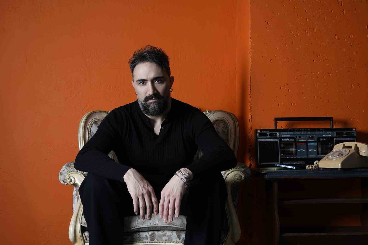 SELÇUK ABAY’DAN KLASİK BİR ESERE MODERN DOKUNUŞ, ‘EŞKIYA DÜNYAYA HÜKÜMDAR OLMAZ’ YENİDEN DİNLEYİCİ...