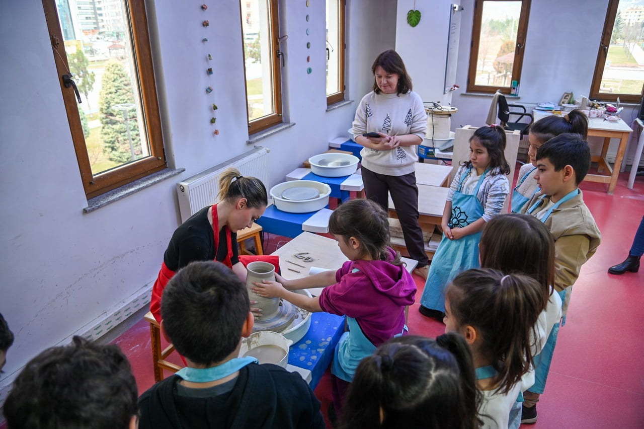 SELÇUKLU BELEDİYESİ SANAT VE TASARIM ATÖLYESİ, ABİDİN SANİYE ERÇAL İLKOKULU TARAFINDAN...