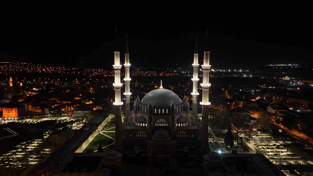 SELİMİYE CAMİİ’NİN IŞIKLARI YILLAR SONRA YENİDEN YANDI