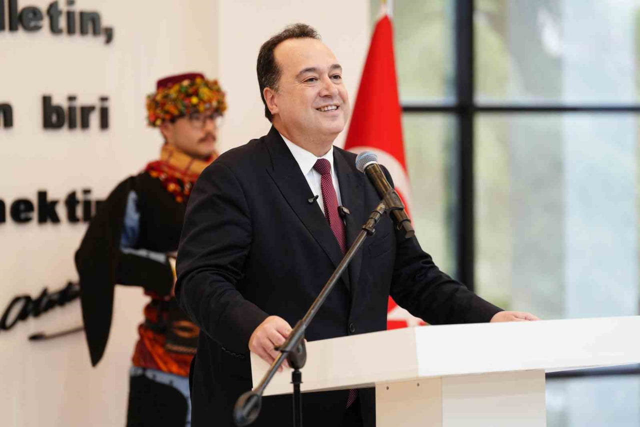 SERGİNİN AÇILIŞINDA KONUŞAN MANİSA BÜYÜKŞEHİR BELEDİYE BAŞKANI BESİM DUTLULU, SERGİNİN TÜRKİYE’DE...