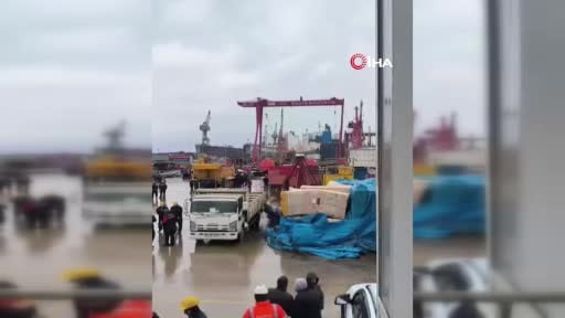 Şiddetli fırtınada vinçler böyle devrildi