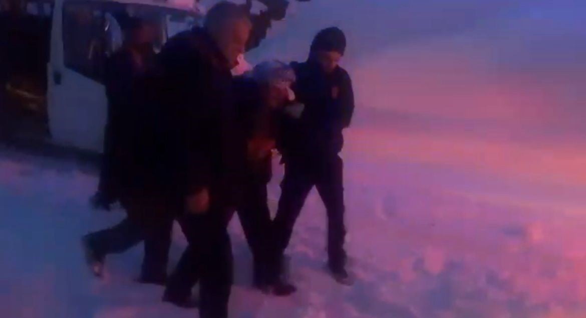 SİİRT'İN ŞİRVAN İLÇESİNDE RAHATSIZLANAN 60 YAŞINDAKİ VATANDAŞLAR, İL ÖZEL EKİPLERİNİN...