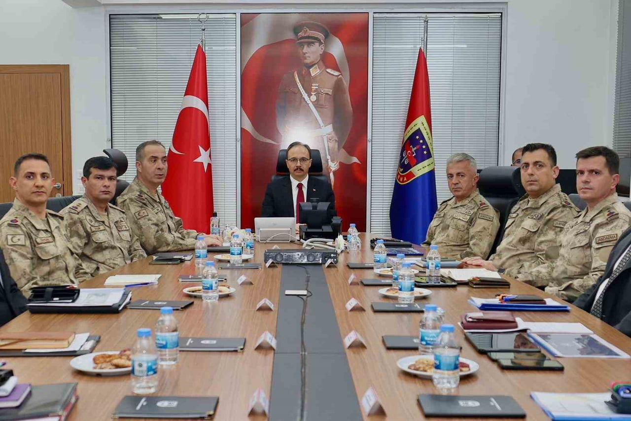 SİİRT DR. KEMAL KIZILKAYA, İL JANDARMA KOMUTANLIĞI’NI ZİYARET EDEREK, 2025 YILI BOYUNCA YÜRÜTÜLEN...