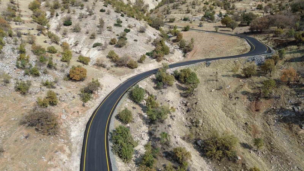 SİİRT’TE 2025 YILI YATIRIM PROGRAMI KAPSAMINDA KENT GENELİNDE TOPLAM 3,3 MİLYAR TL TUTARINDA KARA...