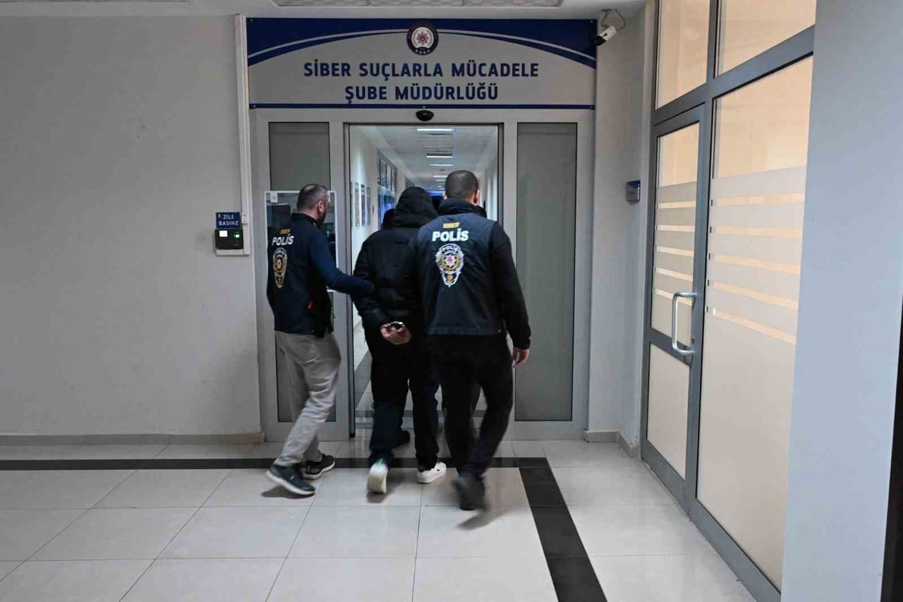 SİİRT’TE SOSYAL MEDYA ÜZERİNDEN VERDİKLERİ "SAHTE ARAÇ SATIM" İLANIYLA 4 KİŞİYİ DOLANDIRAM 2...