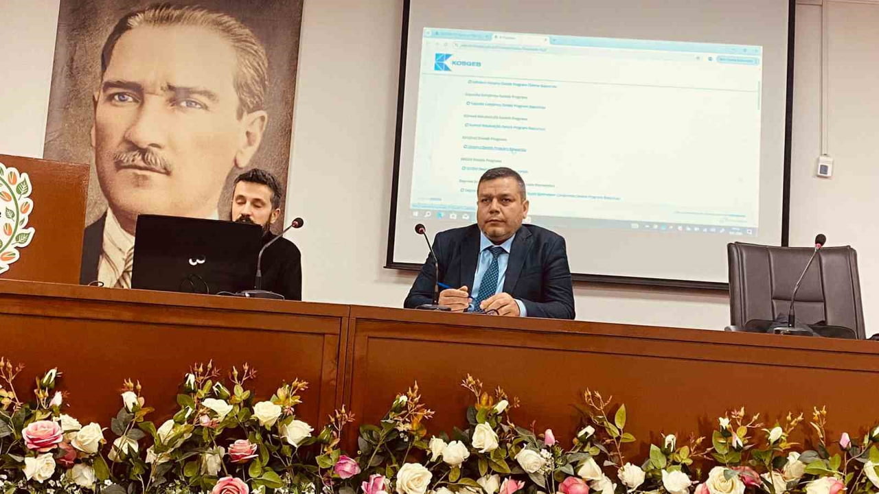 SİİRT TİCARET VE SANAYİ ODASI'NDA KOSGEB GİRİŞİMCİ DESTEK PROGRAMI BİLGİLENDİRME TOPLANTISI...