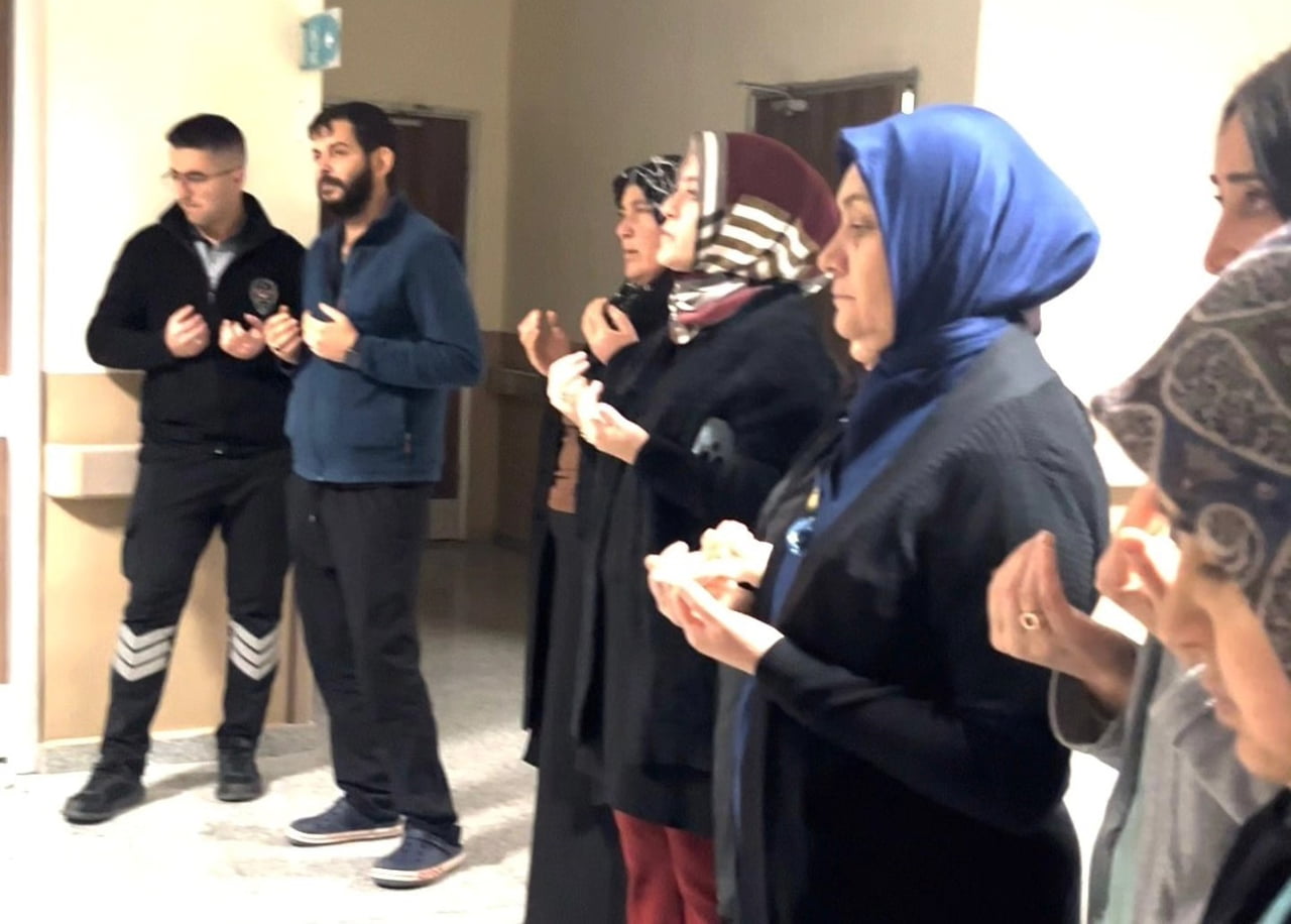 SİMAV’DA VEFAT EDEN SAĞLIK PERSONELLERİ İÇİN KURBAN KESİLDİ, LOKMA HAYRI YAPILDI