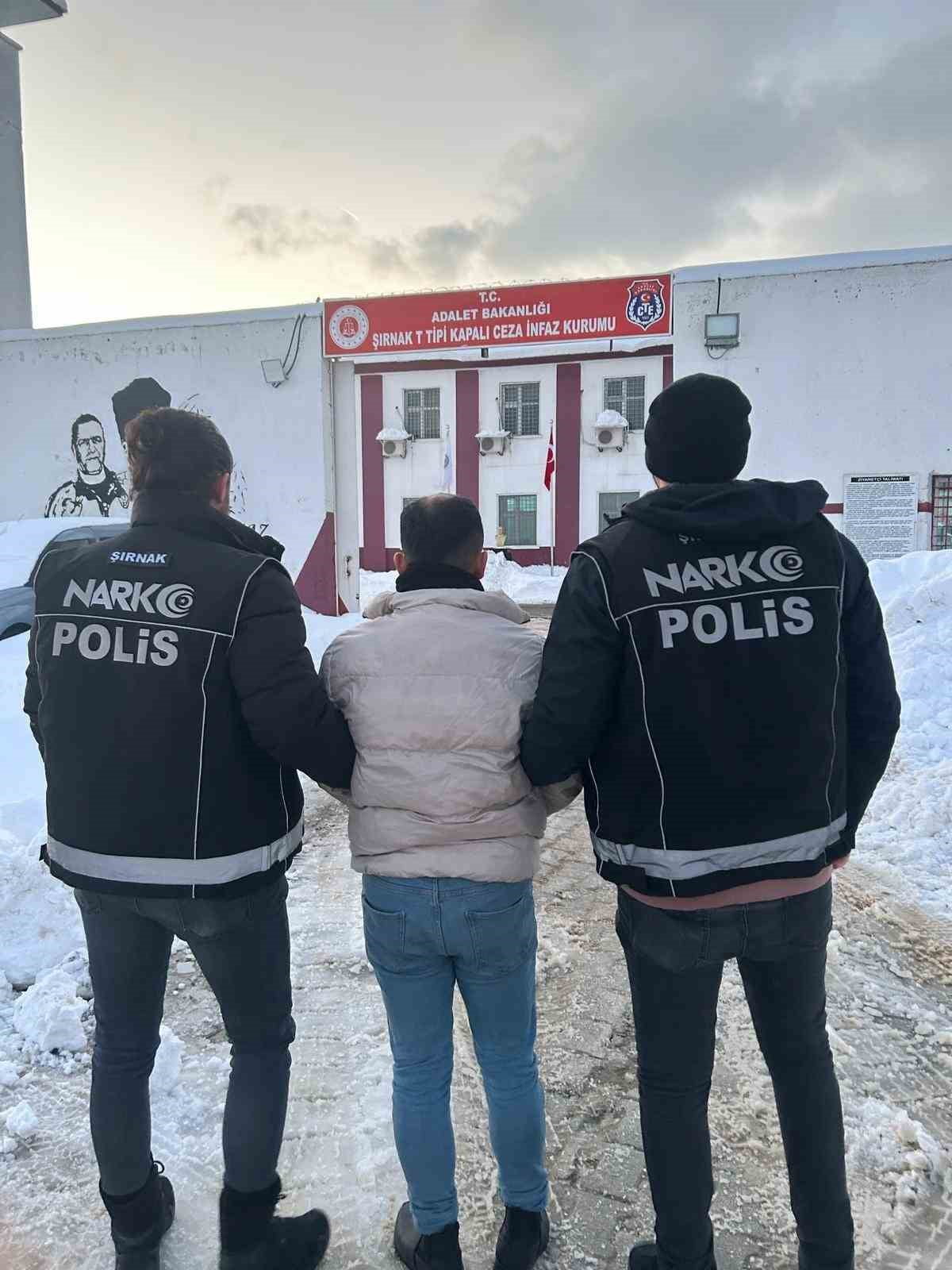 ŞIRNAK'TA UYUŞTURUCU SUÇUNDAN KESİNLEŞMİŞ HAPİS CEZASI BULUNAN ŞAHIS, YAKALANARAK...