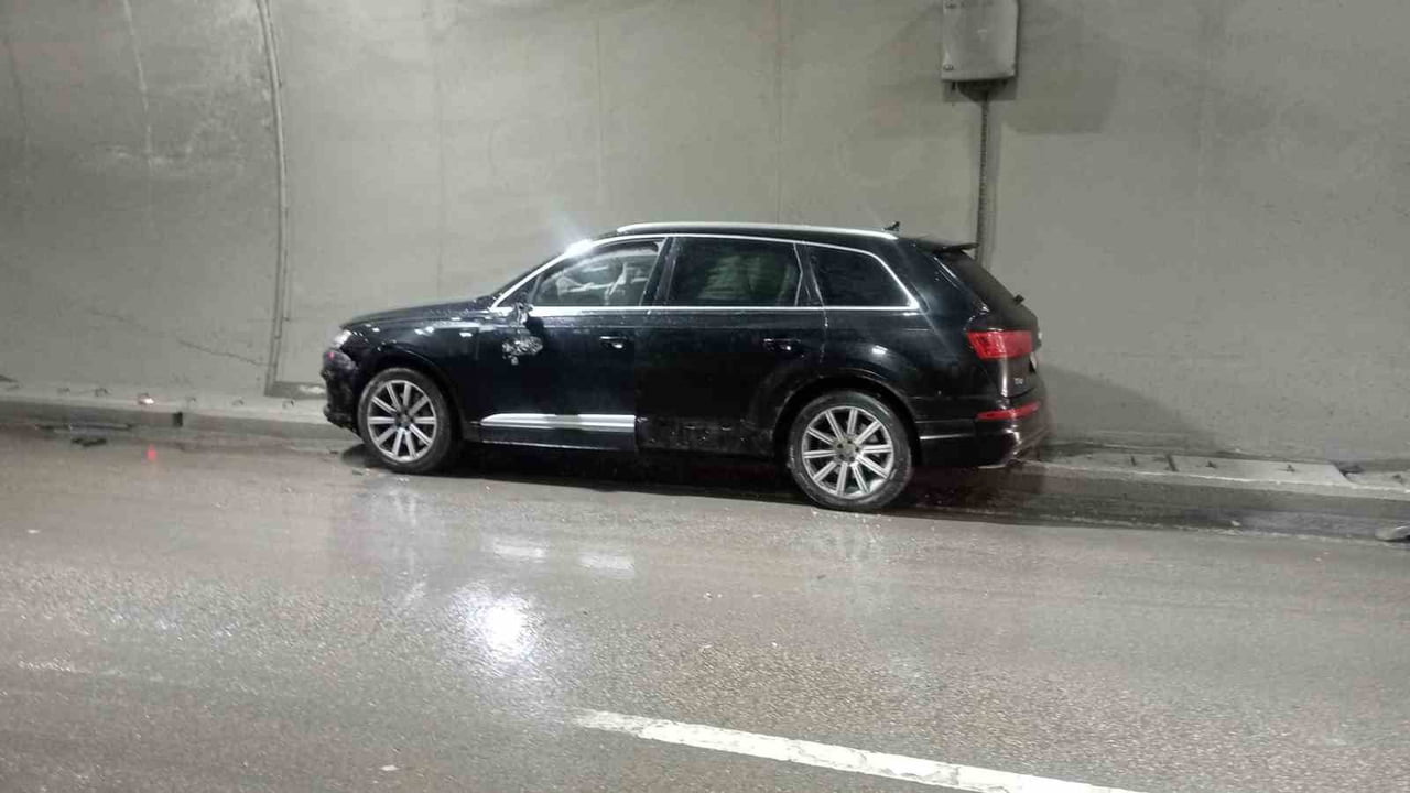 ŞIRNAK-CİZRE KARAYOLUNDA BULUNAN ŞEHİT GÜVENLİK KORUCUSU DÜNDAR PAGE TÜNELİNDE BUZLANMA NEDENİYLE...