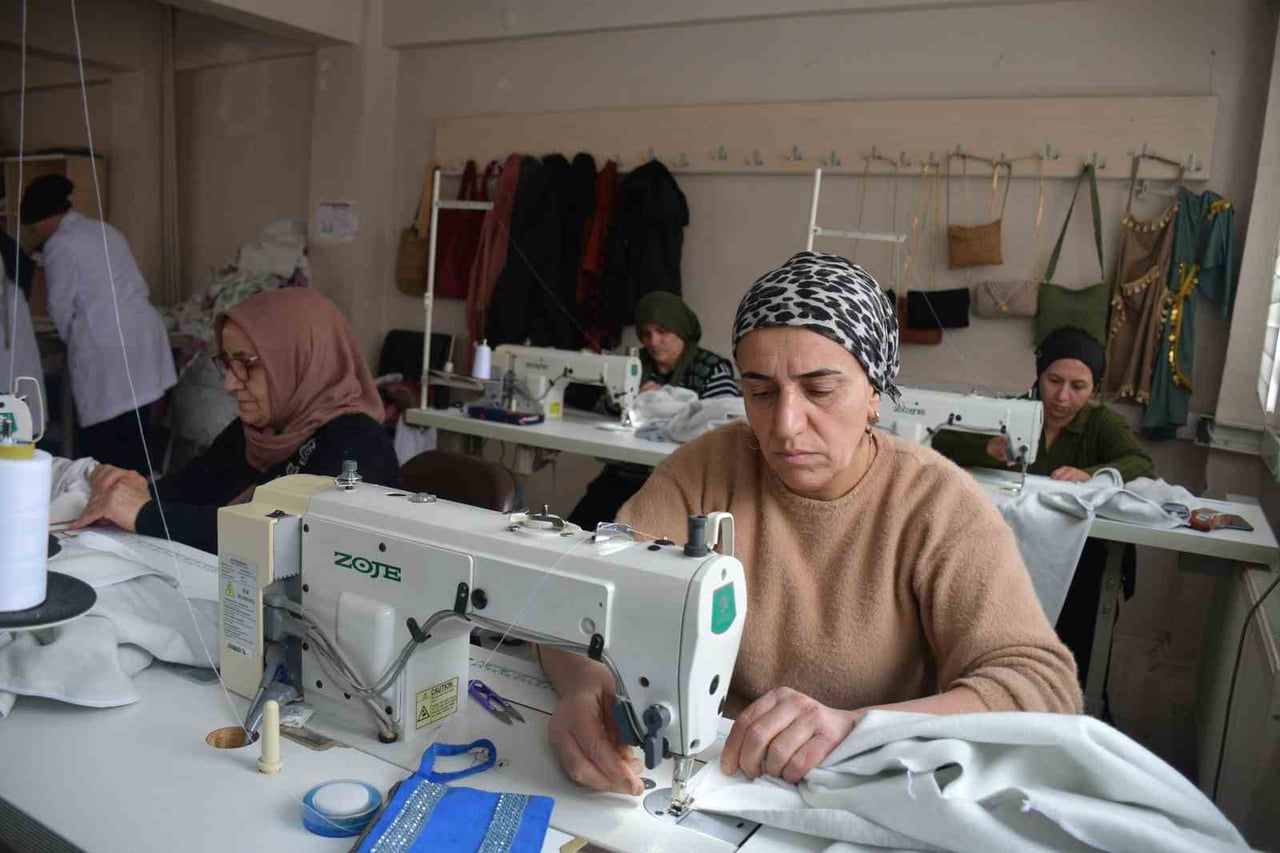 ŞIRNAK’TA ÖĞRENCİLER ÜŞÜMESİN DİYE SEFERBERLİK İLAN EDİLDİ. KAYMAKAMLIK VE HALK EĞİTİM YÜZLERCE...