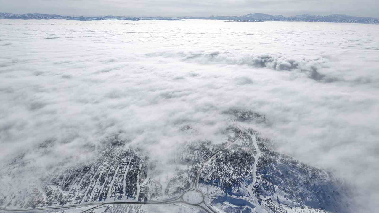 SİS VE KAR ALTINDAKİ 4 BİN YILLIK TARİHİ HARPUT MAHALLESİ EN SESSİZ GÜNLERİNİ YAŞARKEN, ORTAYA...