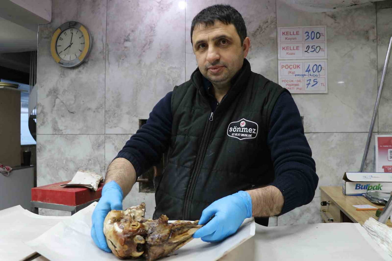 SİVAS'IN KIŞ SOFRALARININ VAZGEÇİLMEZ LEZZETİ KELLE, 16 SAATLİK ZAHMETLİ HAZIRLIK SÜRECİ VE TAŞ...