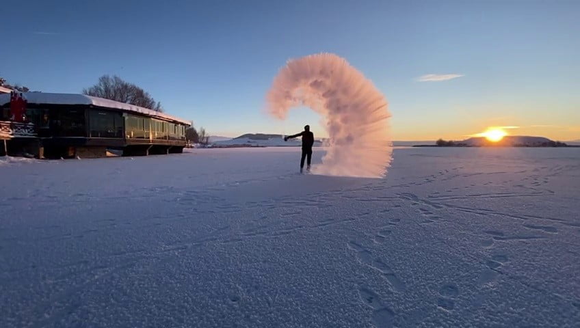 SİVAS'TA KAR VE DONDURUCU SOĞUK HAYATI FELÇ ETSE DE DİĞER YANDAN RENKLİ VE EĞLENCE DOLU GÖRÜNTÜLER...