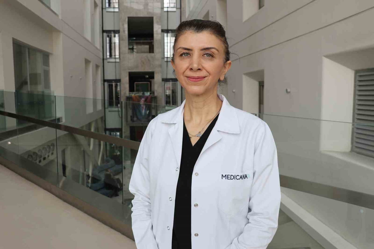 SİVAS MEDİCANA HASTANESİ'NDE GÖREVLİ DOÇ. DR. NEŞE KURT ÖZKAYA