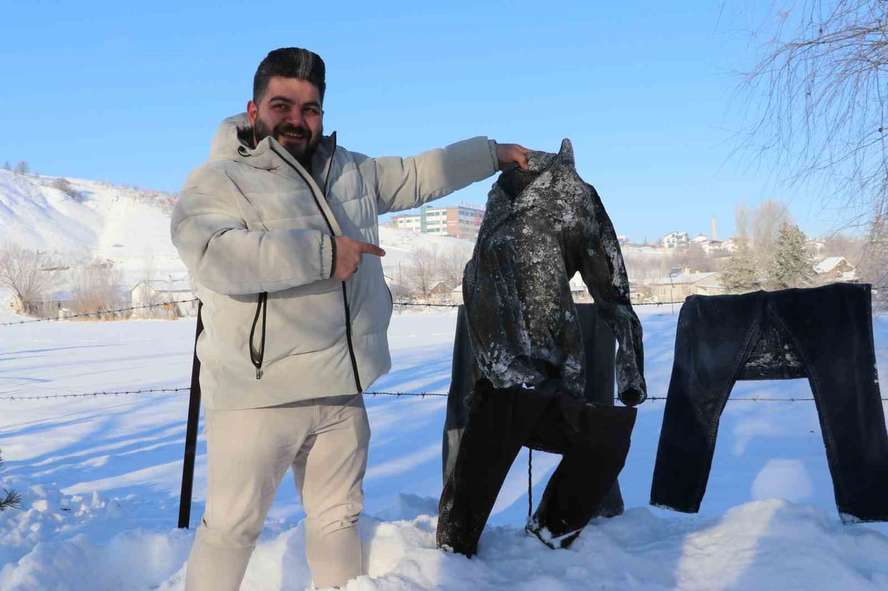 SİVAS’TA HAVA SICAKLIĞI SIFIRIN ALTINDA 21 DERECEYE KADAR DÜŞERKEN, BİR VATANDAŞIN İSE GECE DIŞARI...