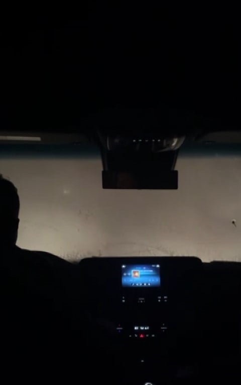 SİVAS’TA SABAH SAATLERİNDE BAŞLAYAN VE KENTİ ETKİSİ ALTINA ALAN KAR YAĞIŞI, ULAŞIMDA AKSAMALARA...