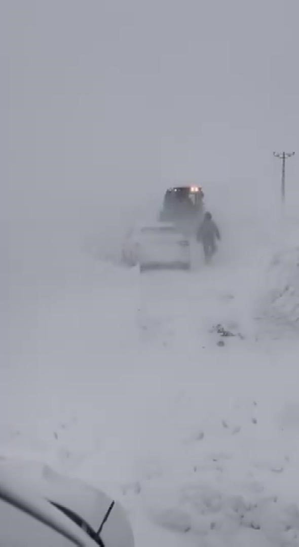 SİVAS’TA SABAH SAATLERİNDE ETKİSİNİ ARTIRAN KAR YAĞIŞI VE TİPİ, ULAŞIMDA AKSAMALARA NEDEN OLDU....