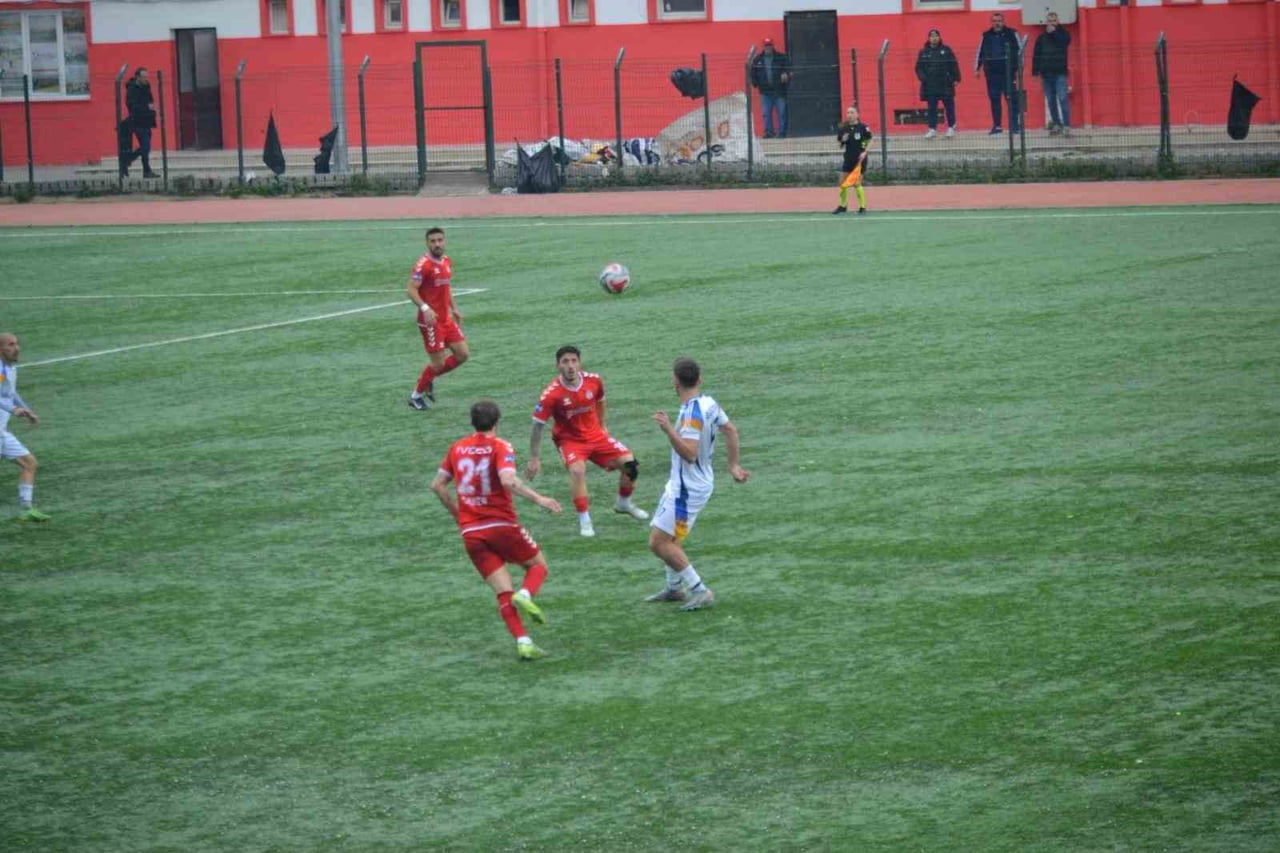 SÖĞÜTSPOR ZORLU DEPLASMANDAN PUANLA DÖNMESİ BİLDİ