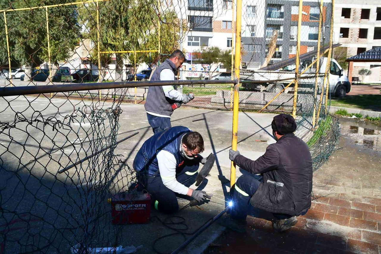 SÖKE BELEDİYESİ, İLÇE GENELİNDEKİ PARK VE YEŞİL ALANLARI DAHA MODERN VE KULLANIŞLI HALE GETİRMEK...