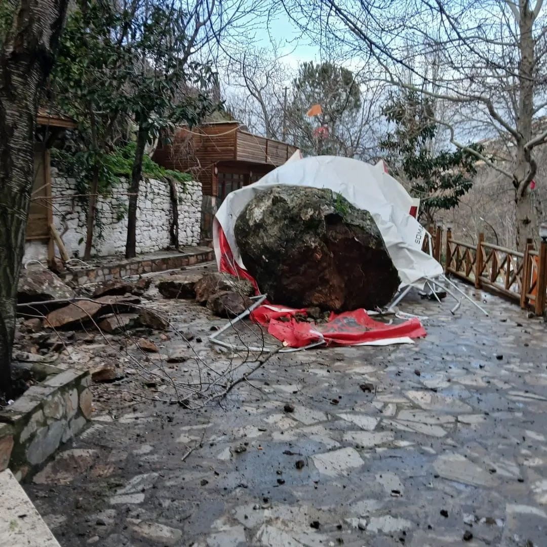 SOMA’NIN DARKALE MAHALLESİ’NDE MEYDANA GELEN HEYELAN PANİĞE NEDEN OLDU. BELEDİYE BAŞKANI SERCAN...