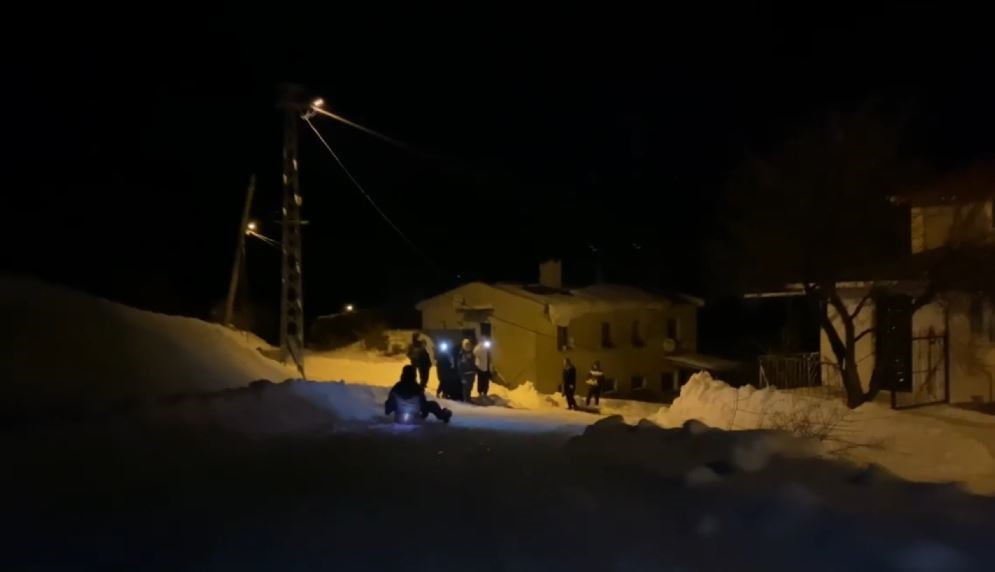 SÖMESTR TATİLİNİ MEMLEKETİNDE DEĞERLENDİRMEK İSTEYEN SİVAS’LAR KÖYLERİNDE DÖNDÜ. KARA HASRET KALAN...