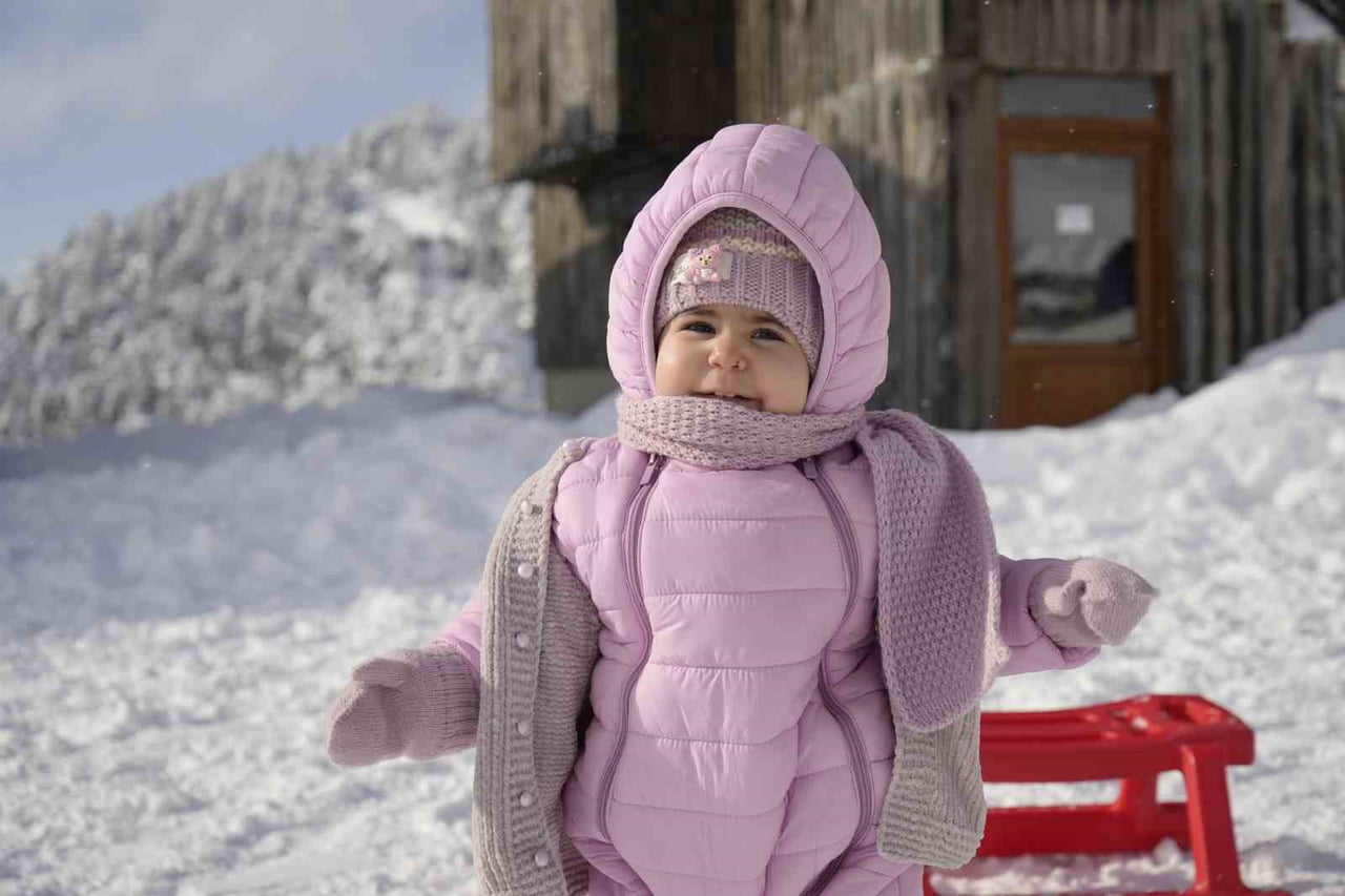 SÖMESTR TATİLİNİN BAŞLAMASIYLA ZİGANA DAĞI’NDAKİ KAYAK MERKEZİ YOĞUN ZİYARETÇİ ALDI.